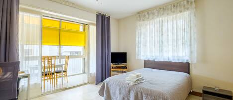 Iron/ironing board, free WiFi, bed sheets