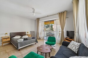 TV - Studio 'A Quelques Pas De La Mer' with Balcony, Wi-Fi and Air Conditioning (Roquebrune-Cap-Martin)