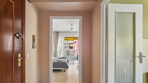 アイロン / アイロン台、WiFi (無料)、ベッドシーツ
