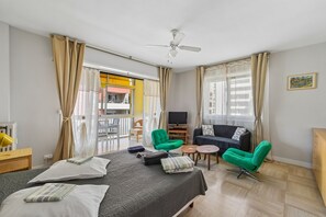 Iron/ironing board, free WiFi, bed sheets - Studio 'A Quelques Pas De La Mer' with Balcony, Wi-Fi and Air Conditioning (Roquebrune-Cap-Martin)