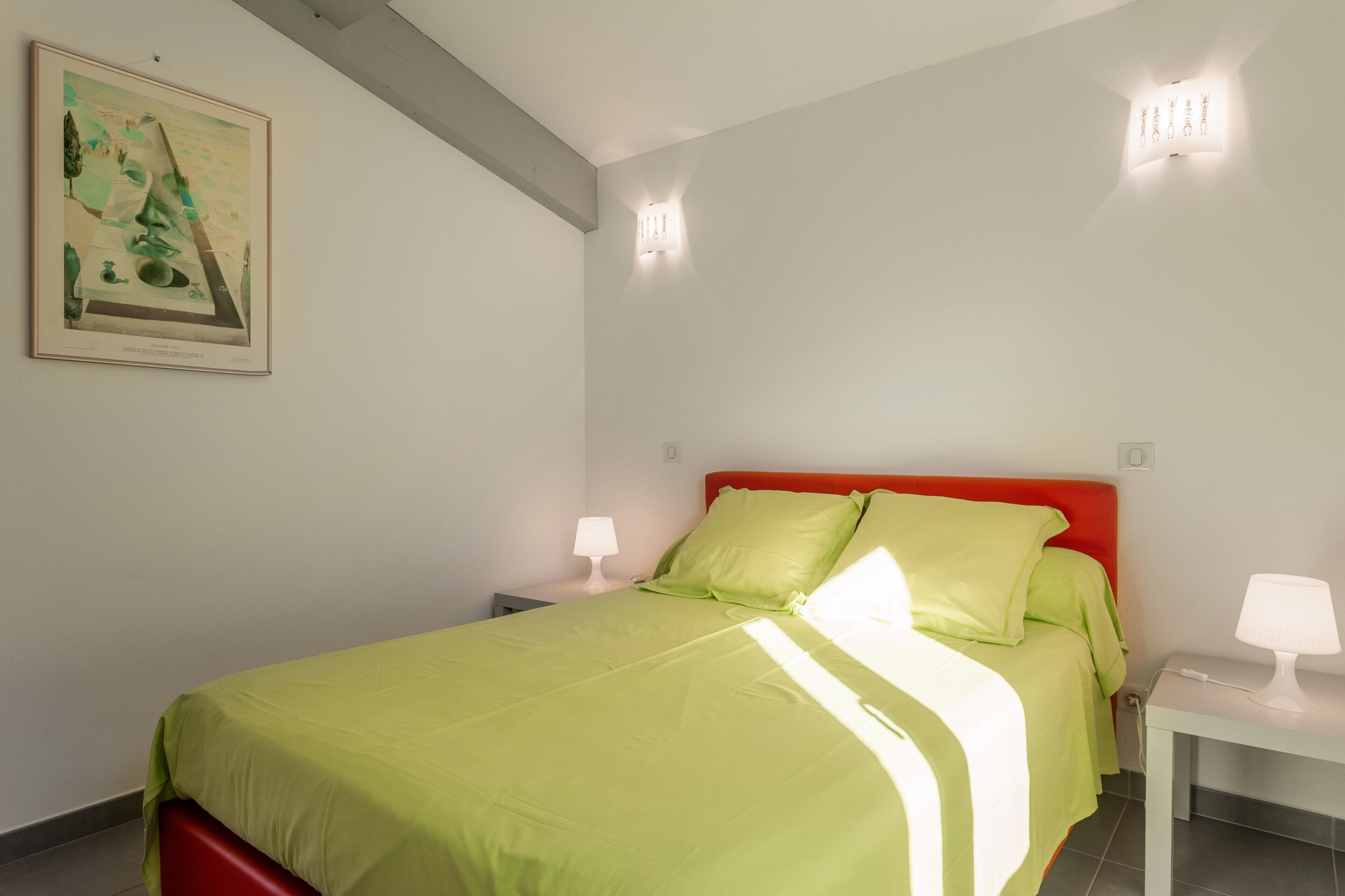 1 chambre, fer et planche à repasser, Wi-Fi gratuit, draps fournis