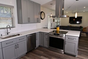 Fridge, oven, stovetop, dishwasher