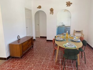 Dining - Canetoise House, single-story, 2 bedrooms, air conditioning, parking (CANET PLAGE)