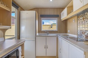 Kjøleskap, mikrobølgeovn, ovn og oppvaskmaskin