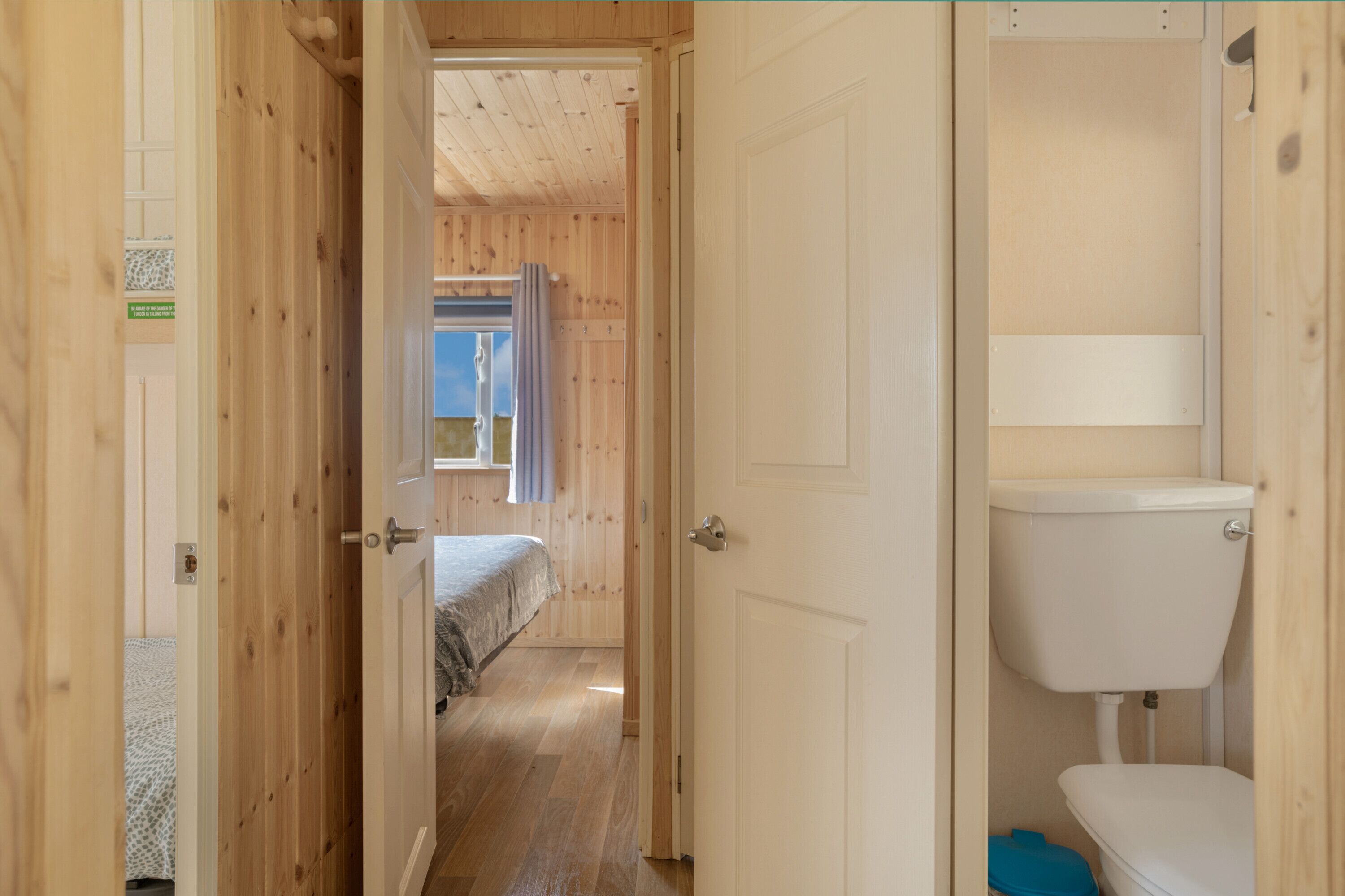 3 habitaciones, tabla de planchar con plancha y wifi gratis 