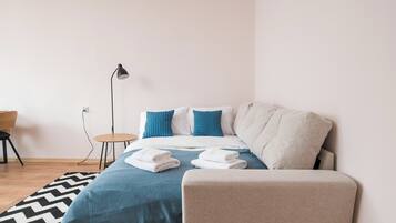 Iron/ironing board, WiFi, bed sheets