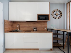 Fridge, microwave, stovetop, cookware/dishes/utensils