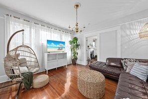 Smart TV - Gathering House at Riverside (Jacksonville)