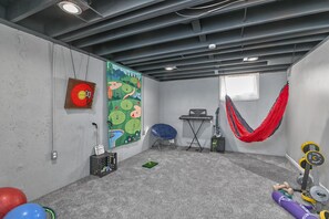 Games room - Close to 3 stadiums - 2K sqft home with 2 living rooms, game room, fenced yard (Kansas City)