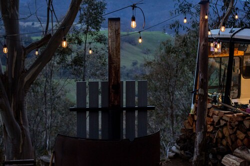 Bus & Hot Tub Secluded Eco Forest Retreat