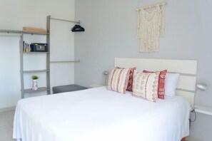2 habitaciones, tabla de planchar con plancha, cuna de viaje y wifi