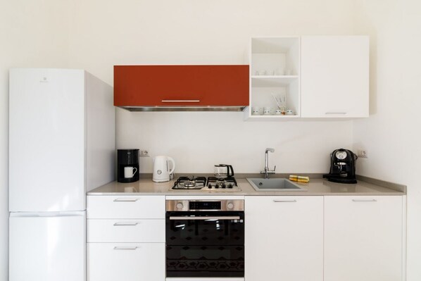 Refrigerador, horno, parrilla de estufa y lavavajillas 