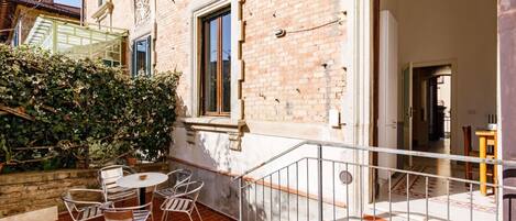 屋外ダイニングエリア