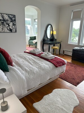 3 bedrooms, desk, iron/ironing board, free WiFi