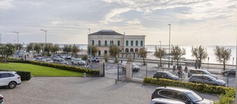 GuestHost - Livorno Modern Studio 110 meters from Bagni Pancaldi!