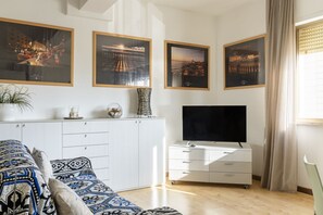 Living area - GuestHost - Livorno Modern Studio 110 meters from Bagni Pancaldi! (Livorno)