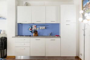 Dishwasher, coffee/tea maker, cookware/dishes/utensils