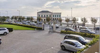 GuestHost - Livorno Modern Studio 110 meters from Bagni Pancaldi!