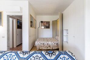 WiFi, bed sheets