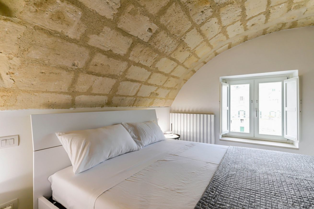 1 dormitorio, tabla de planchar con plancha, wifi y ropa de cama