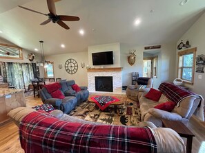 Smart TV, fireplace, DVD player, foosball - Cabin in the Placerville Mountain with Hot Tub, 4 bedrooms and 3 bathrooms.  (Placerville)