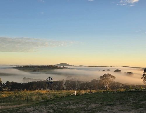 Sharjon | Luxury Country Retreat with Panoramic Mountain Views near Braidwood