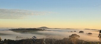 Sharjon | Luxury Country Retreat with Panoramic Mountain Views near Braidwood