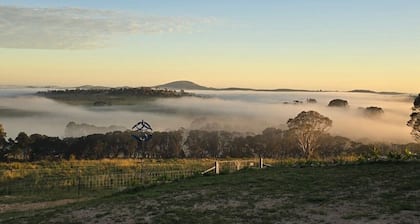 Sharjon | Luxury Country Retreat with Panoramic Mountain Views near Braidwood
