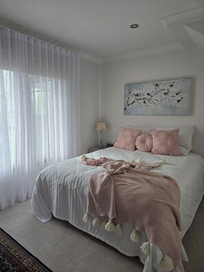 2 bedrooms, desk, iron/ironing board, free WiFi