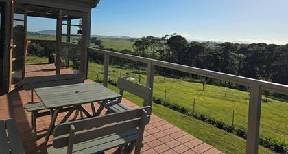 Sharjon | Luxury Country Retreat with Panoramic Mountain Views near Braidwood