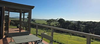 Sharjon | Luxury Country Retreat with Panoramic Mountain Views near Braidwood