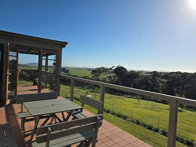 Sharjon | Luxury Country Retreat with Panoramic Mountain Views near Braidwood