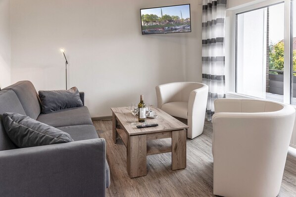 TV, stereo - 50165 Apartment Seestern - Small, but totally romantic: On approx. 45 sqm (Carolinensiel)