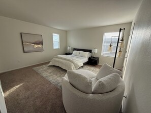 3 多间卧室、办公桌、熨斗/熨衣板、WiFi