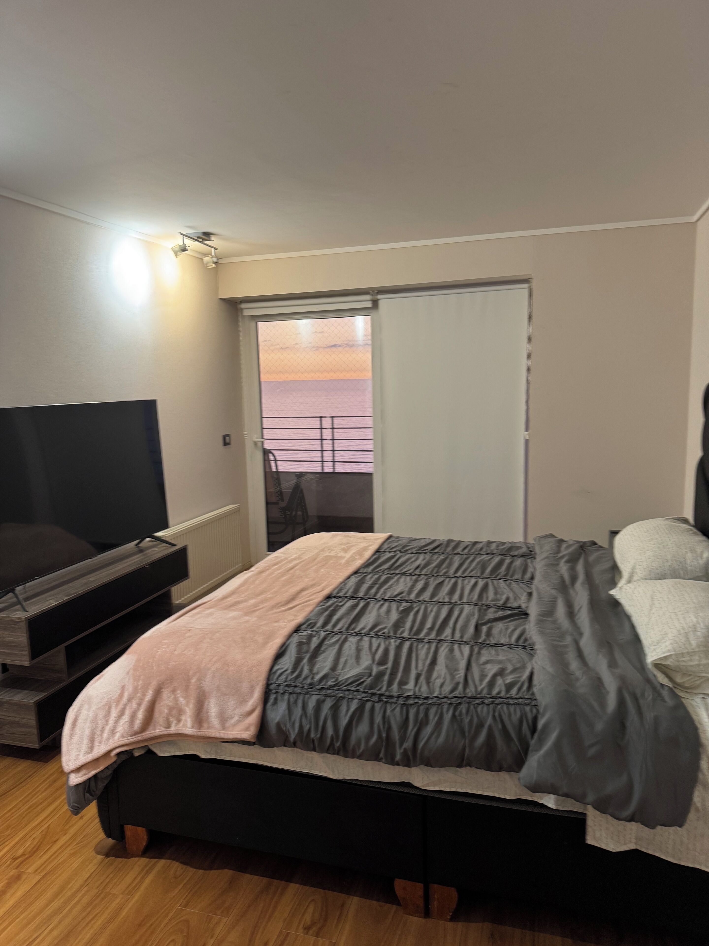 2 dormitoris, planxa i posts de planxar, wifi gratuïta i roba de llit 