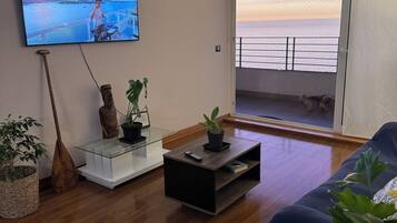 Smart TV, table tennis