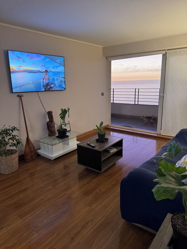 Smart TV, table tennis
