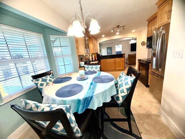 Dining - Waterside Bliss- bring your boat! (Gulf Breeze)