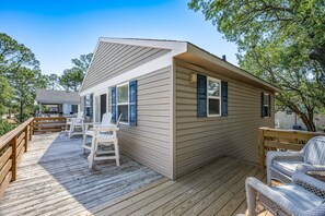 Terrace/patio - 5047 Sandy Cove OBX * 3 Min Drive to Beach (Kill Devil Hills)