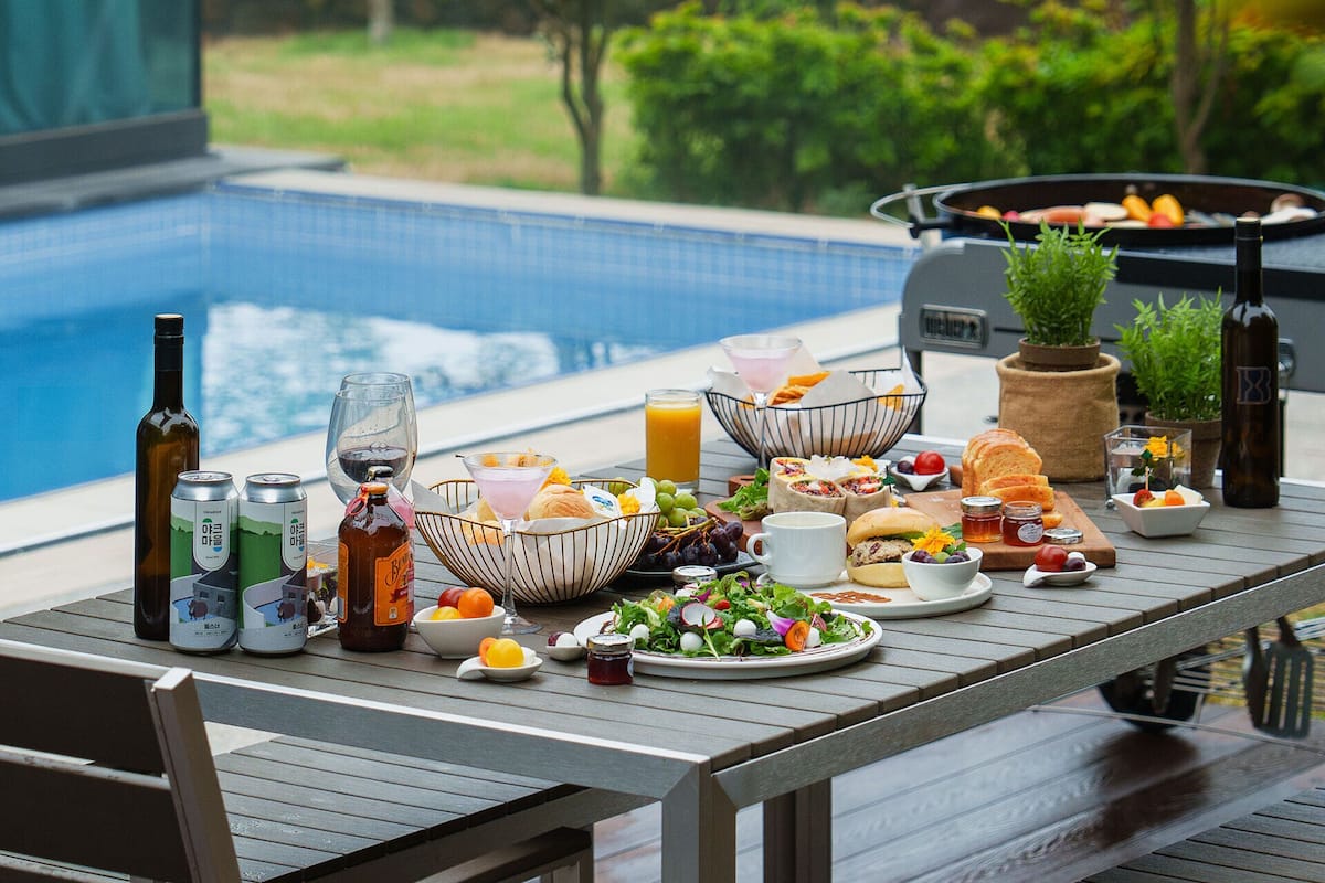 BBQ Pool Suite | Private pool