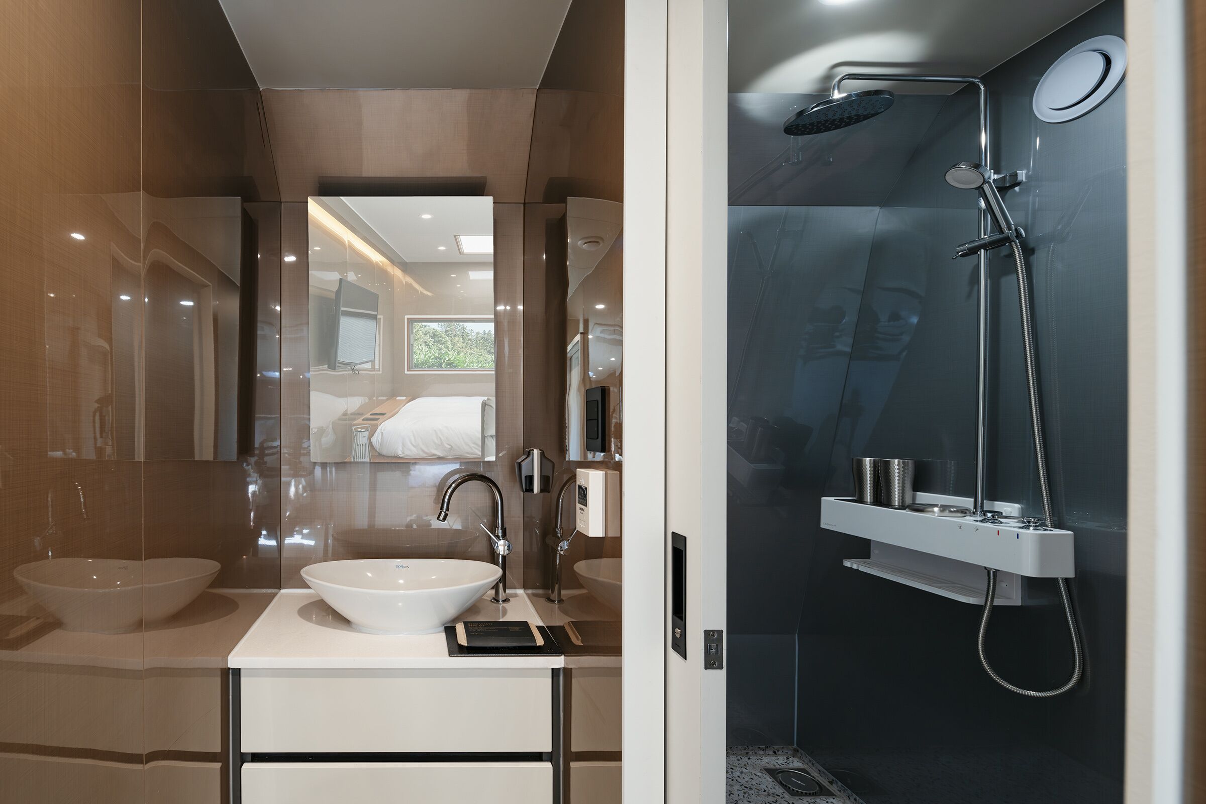 Caravan | Bathroom | Eco-friendly toiletries, hair dryer, slippers, towels