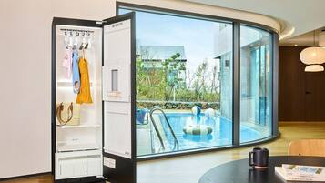 BBQ Pool Suite | 1 bedroom, down comforters, blackout drapes, iron/ironing board