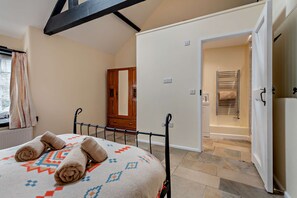 4 bedrooms, iron/ironing board, WiFi, bed sheets - Castle Forge Historic Purbeck Forge in Kingston Corfe Castle (Kingston)