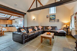 TV, fireplace, stereo - Castle Forge Historic Purbeck Forge in Kingston Corfe Castle (Kingston)
