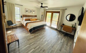 4 bedrooms, in-room safe, desk, iron/ironing board