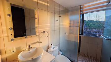 Toallas, jabón, papel de baño