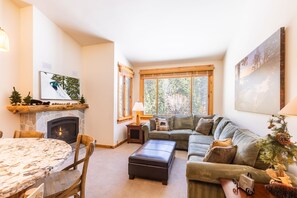 Condo, 2 Bedrooms | Living area