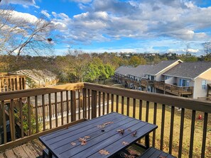 Outdoor dining - 2BR Cozy Condo ~ Centrally Located (FC27-6) (Branson)