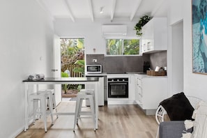 Micro-ondes, four, plaque de cuisson, grille-pain