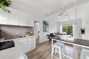 Microwave, oven, stovetop, toaster - PA3 Noosa, Sunshine Beach,private courtyard (Sunshine Beach)